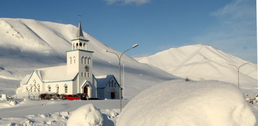 Dalvíkurkirkja-vetrarmynd