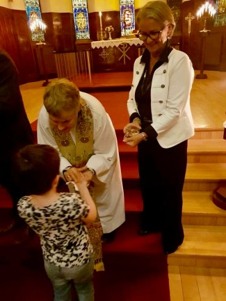 Æðruleysismessa_JónaLísa_smurning (1)